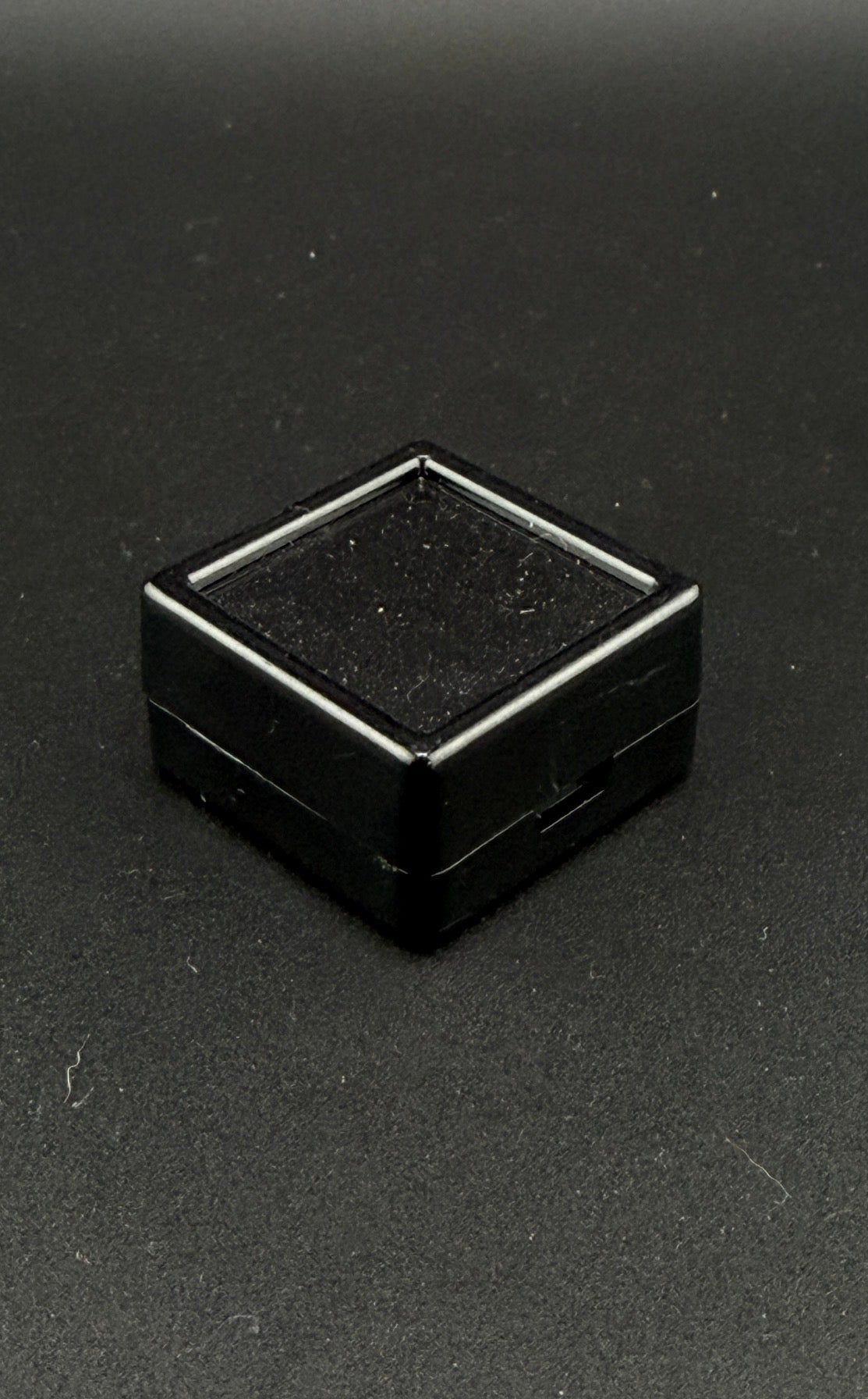VIP Display Box, Black, Medium, for Gems and Nuggets